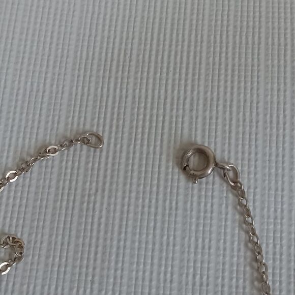 Round Windmill Etched Pendant Single Strand Gold Tone Chain Lightweight Necklace - Picture 9 of 9